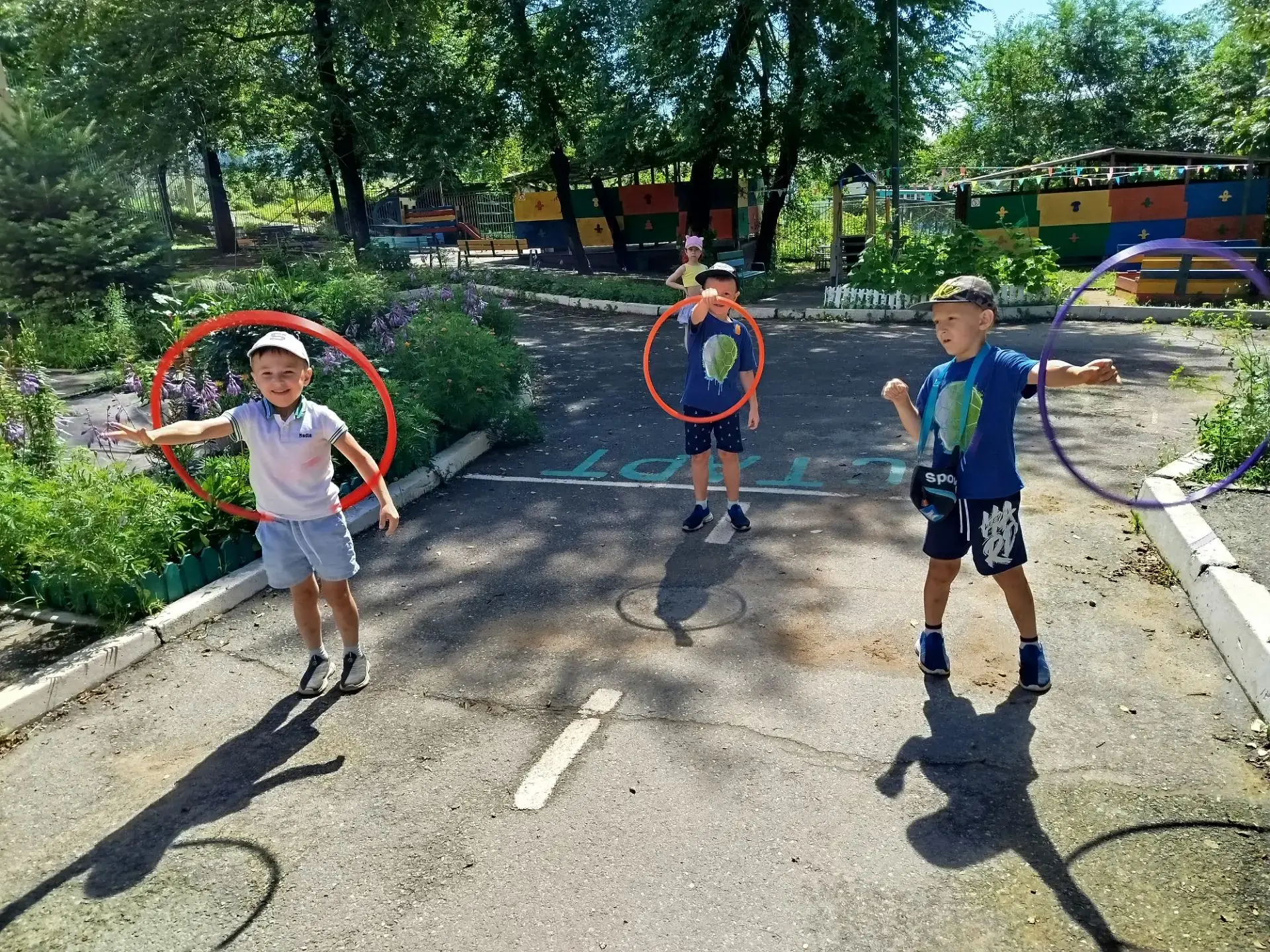 ☀️ Группа «Ромашка» на прогулке! ☀️