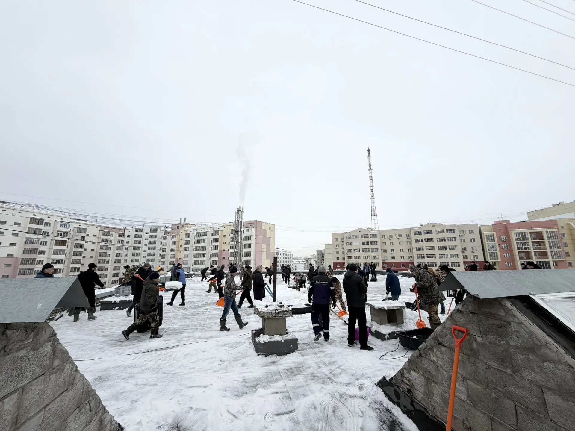 Сегодня «Совет Отцов» нашей школы принял активное участие в субботнике по уборке снега.  Выражаем ог