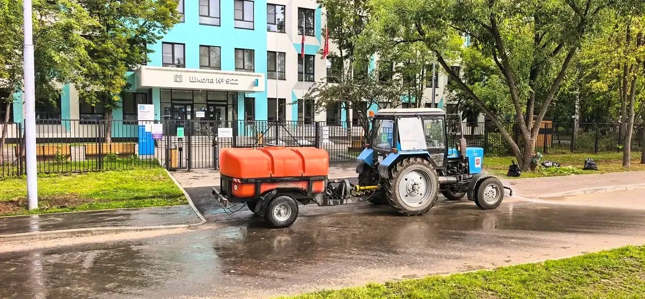 Порядок на улицах района — результат ежедневной работы! 🌿💧