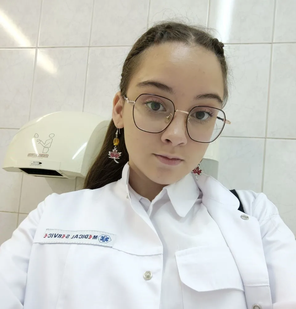Поступила из провинции на бюджет в московский медицинский вуз и бросила. Студентка из Челябинска рас
