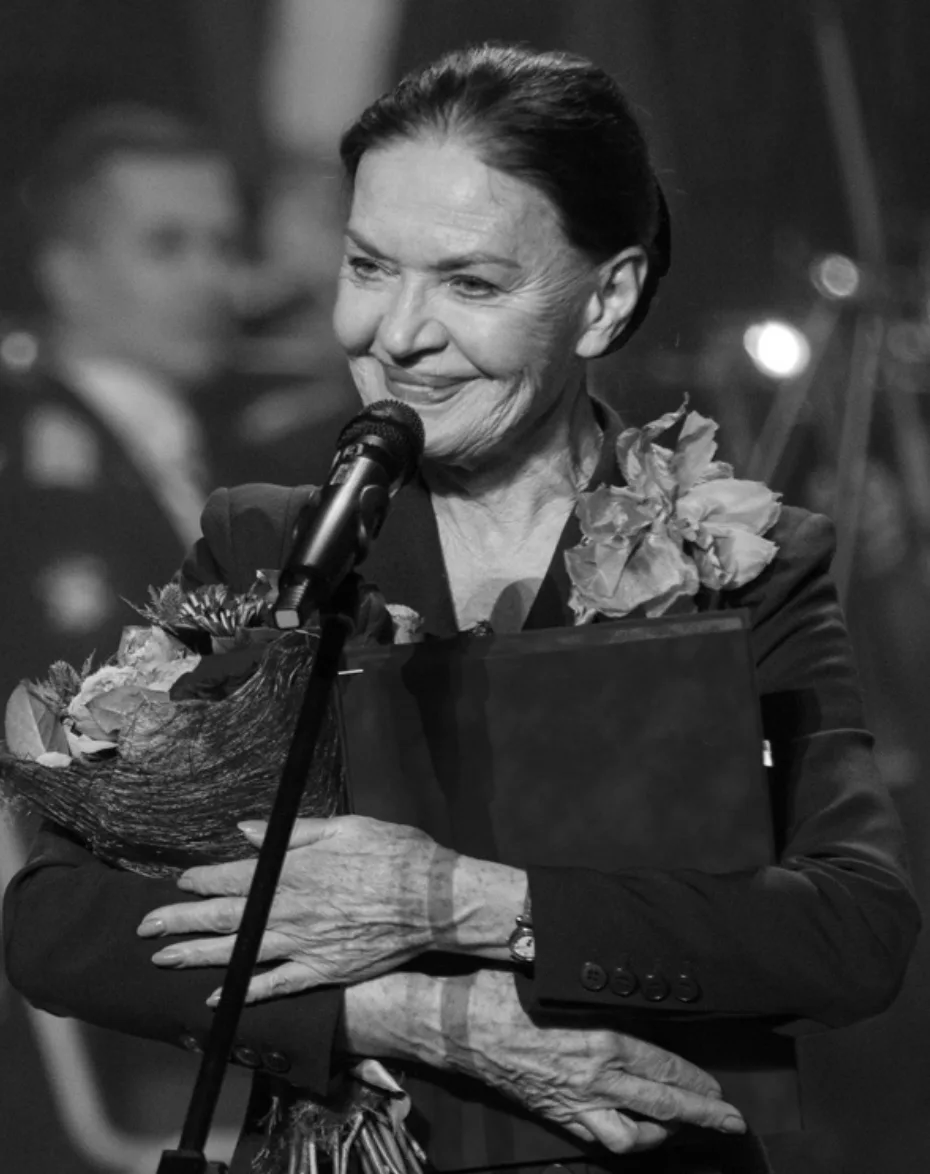 Когда уходят богини

Умерла. Точнее, ушла Людмила Чурсина. Не могу сказать про таких людей слово «