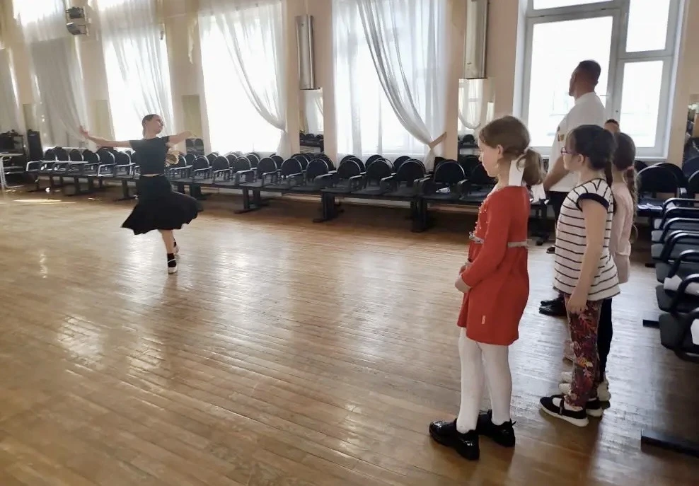 🎈 Нескучные каникулы — поехали!  💫 Первые дни смены — и уже море впечатлений.   🤖 В понедельник мы п