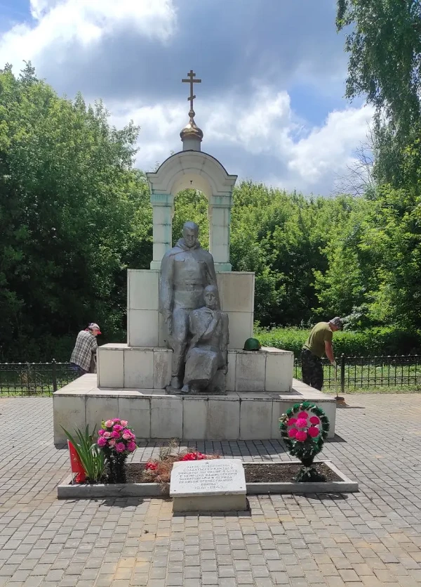 Субботник на Братской могиле с. Бучалки