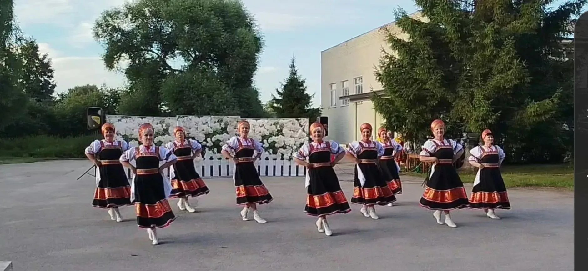 1 августа в селе Щелканово Юхновского района состоялся праздник «За одним большим столом…»🎉

🔥Ярки