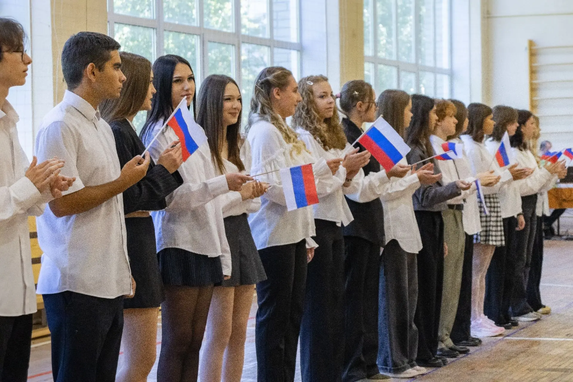 Уважаемые педагоги, родители и ребята! С началом нового учебного года! Пусть он принесё...