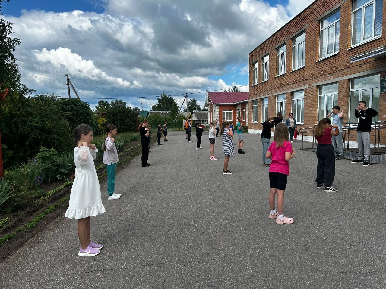 ПРИШКОЛЬНЫЙ ЛАГЕРЬ "МАЛЫШОК"

￼🤗Третий день в пришкольном лагере дневного пребывания "Малышок" при 