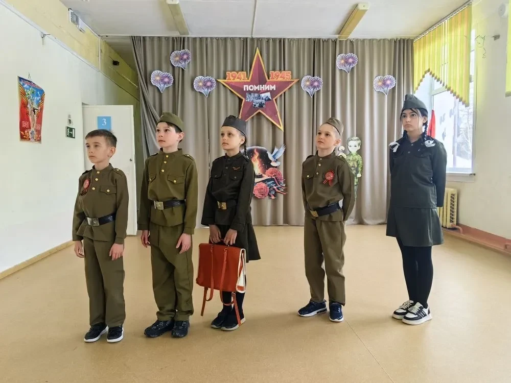В начальной школе состоялся памятный показ театрализованного представления «Листая фрон...