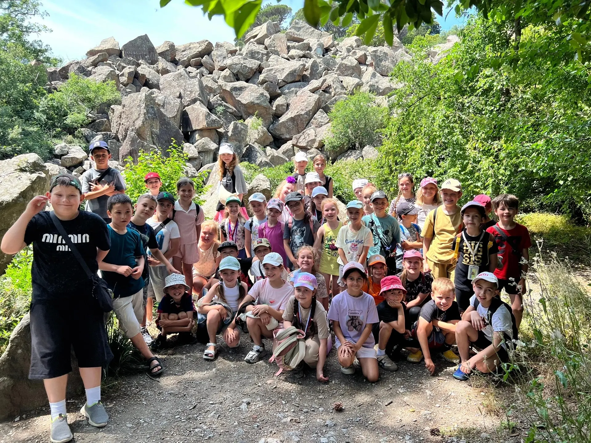 Гранитные приключения: «Солнышко» исследует Большой хаос! ⛰️

Лето — это время не только для отдыха 