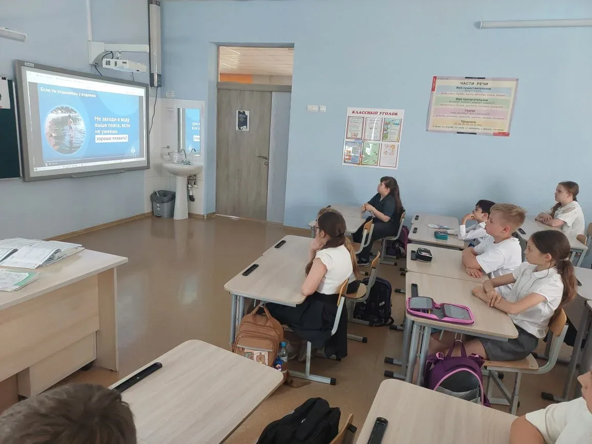 📢 В преддверии летних каникул в нашей школе прошли классные часы, посвящённые безопасности во время 
