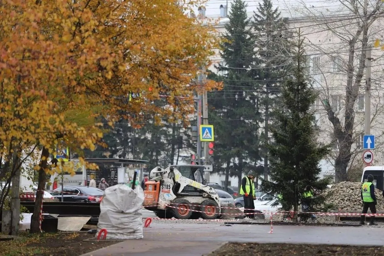 В парке имени Парижской коммуны в Иркутске завершают благоустройство центральной аллеи