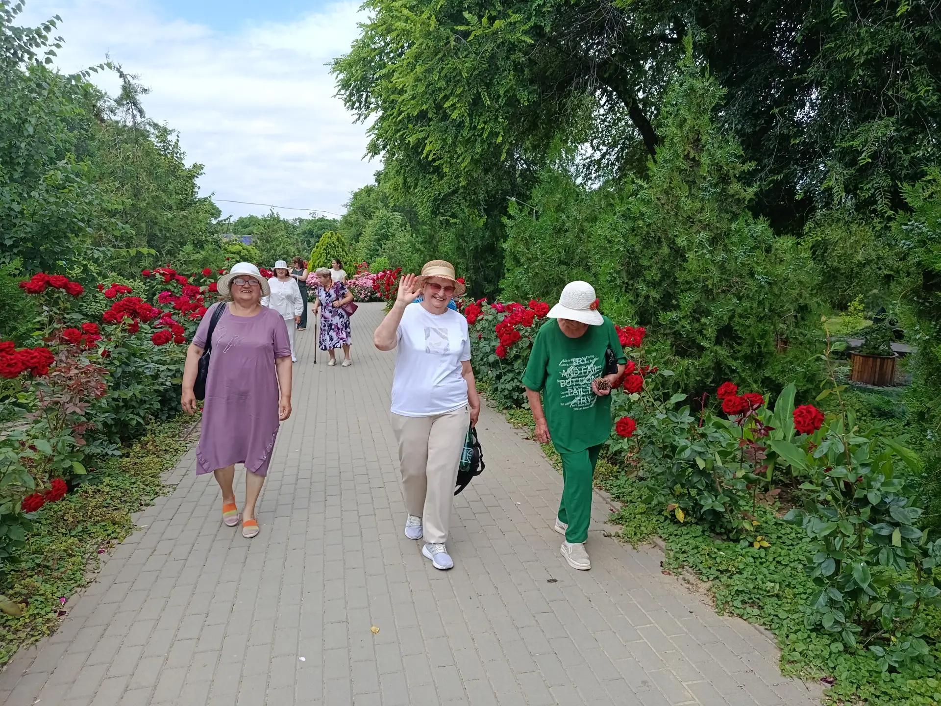 Специалисты Яшалтинского комплексного центра социального обслуживания населения активно...