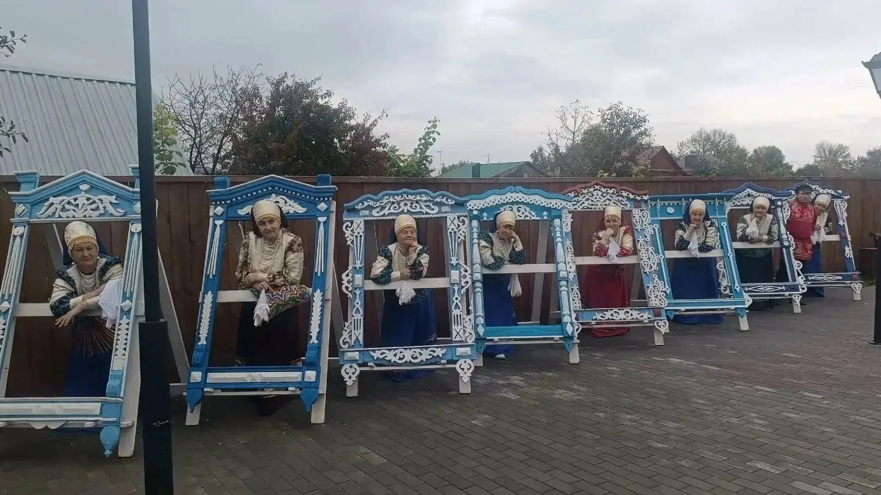В Арзамасе открылась выставка оконных наличников «Оконные кружева» 🎨