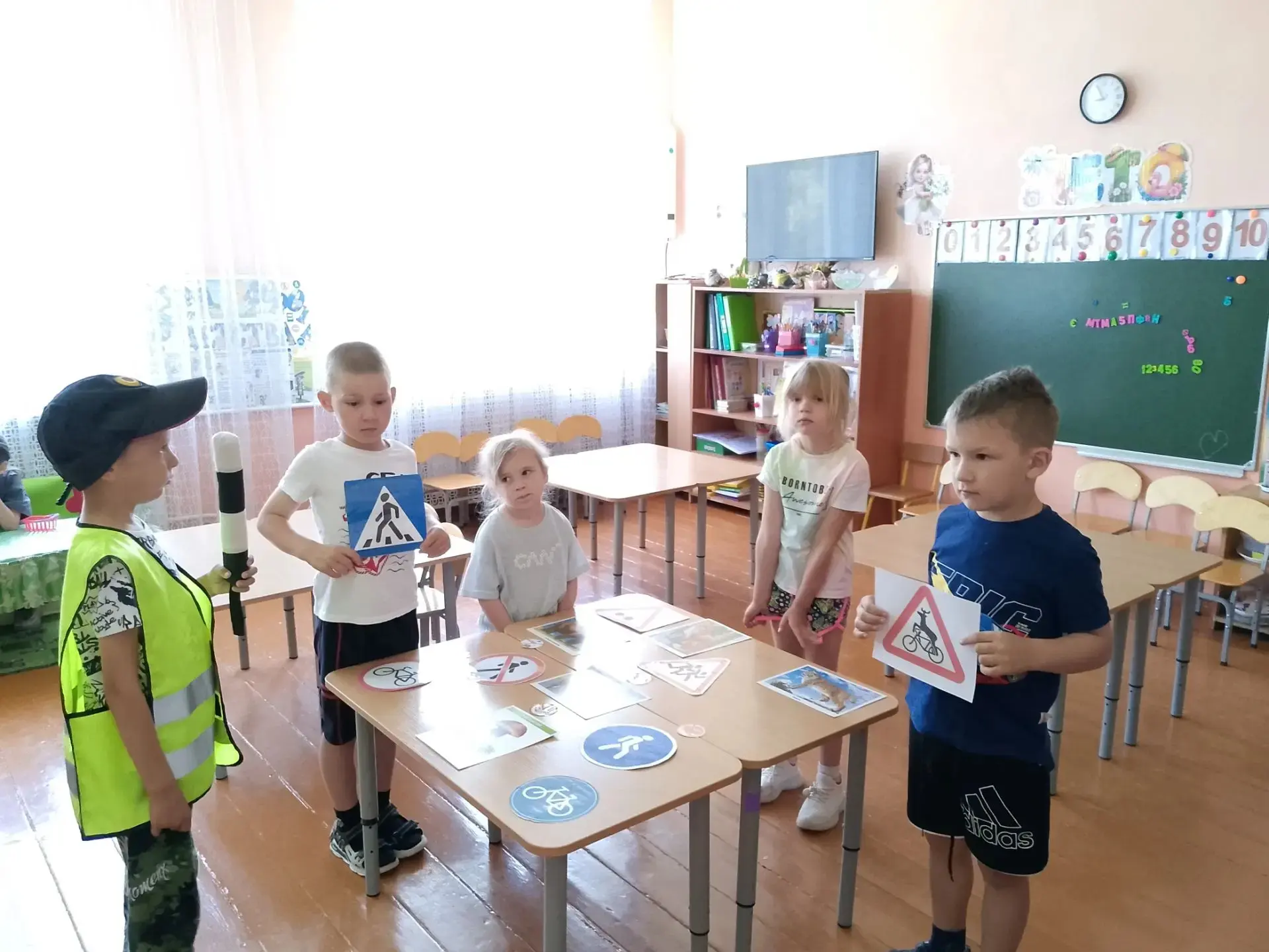 Игра "Дорожное - не дорожное".  Старшая группа. Воспитатель Пацева Р.А.