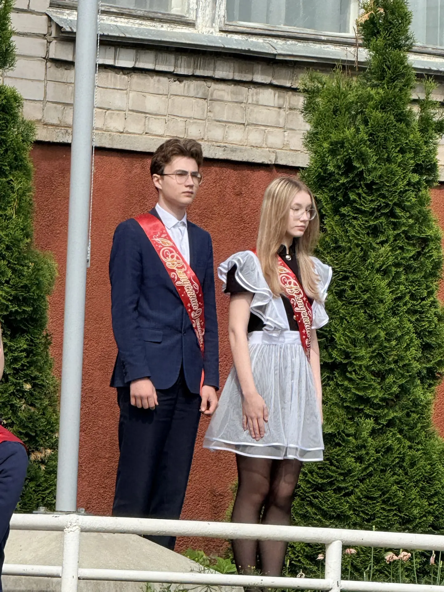 Сегодня для девятиклассников торжественно прозвенел 🎈 последний звонок — момент, наполненный и радос