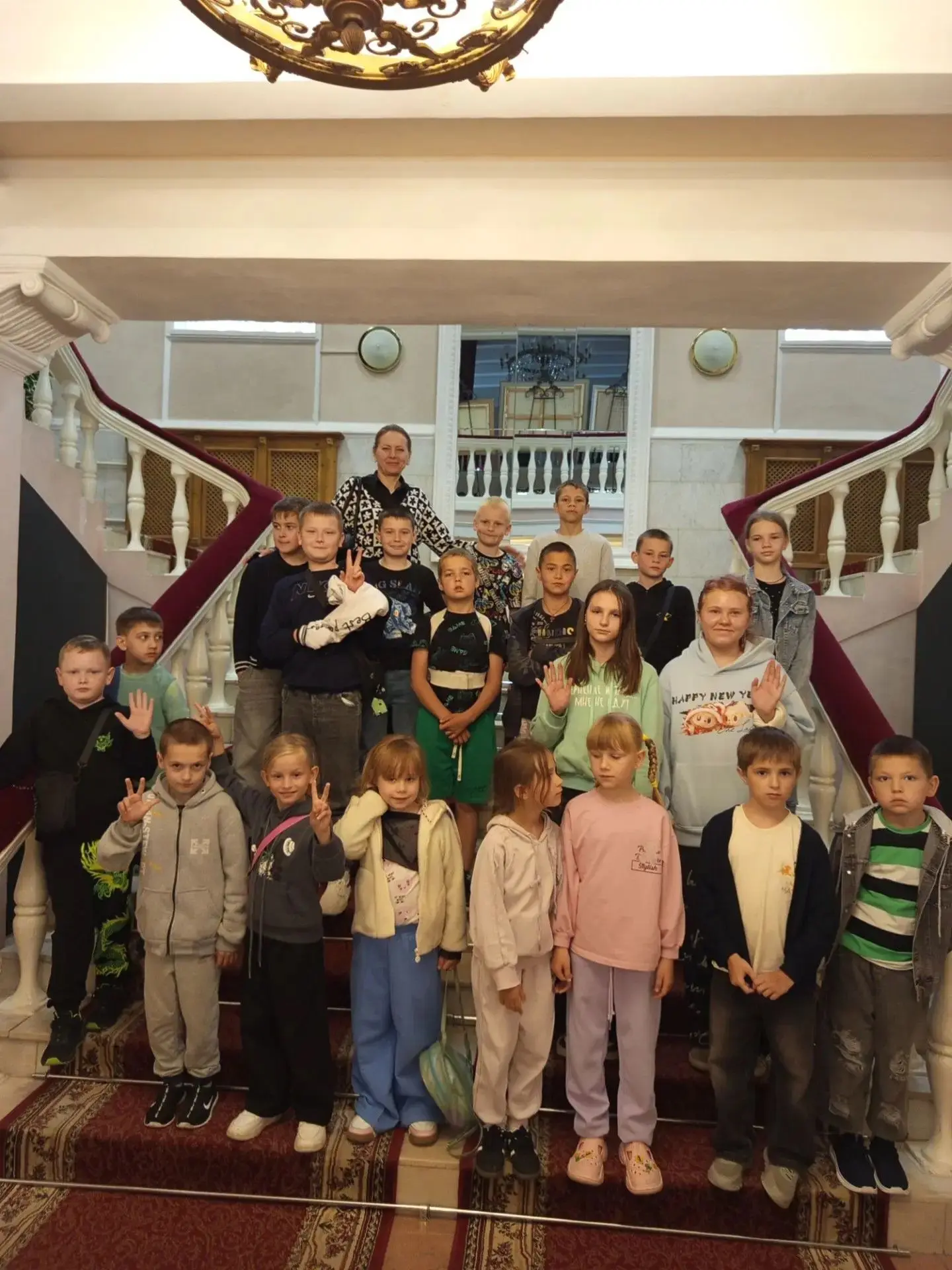 день 15 .. В четверг мы отправились в Брянский драматический театр на спектакль "Незнайка- путешеств