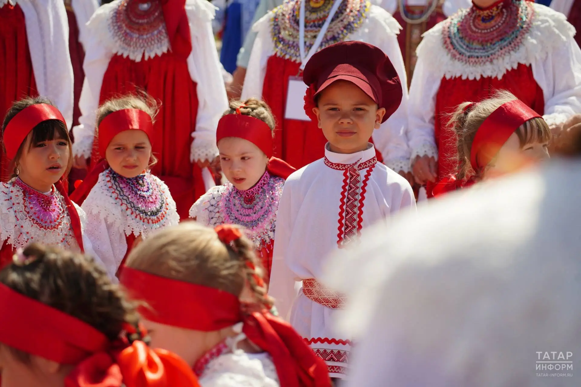 Ярмарка ремесел, старинные русские аттракционы и катание на лодке - в Татарстане отпраздновали Карав