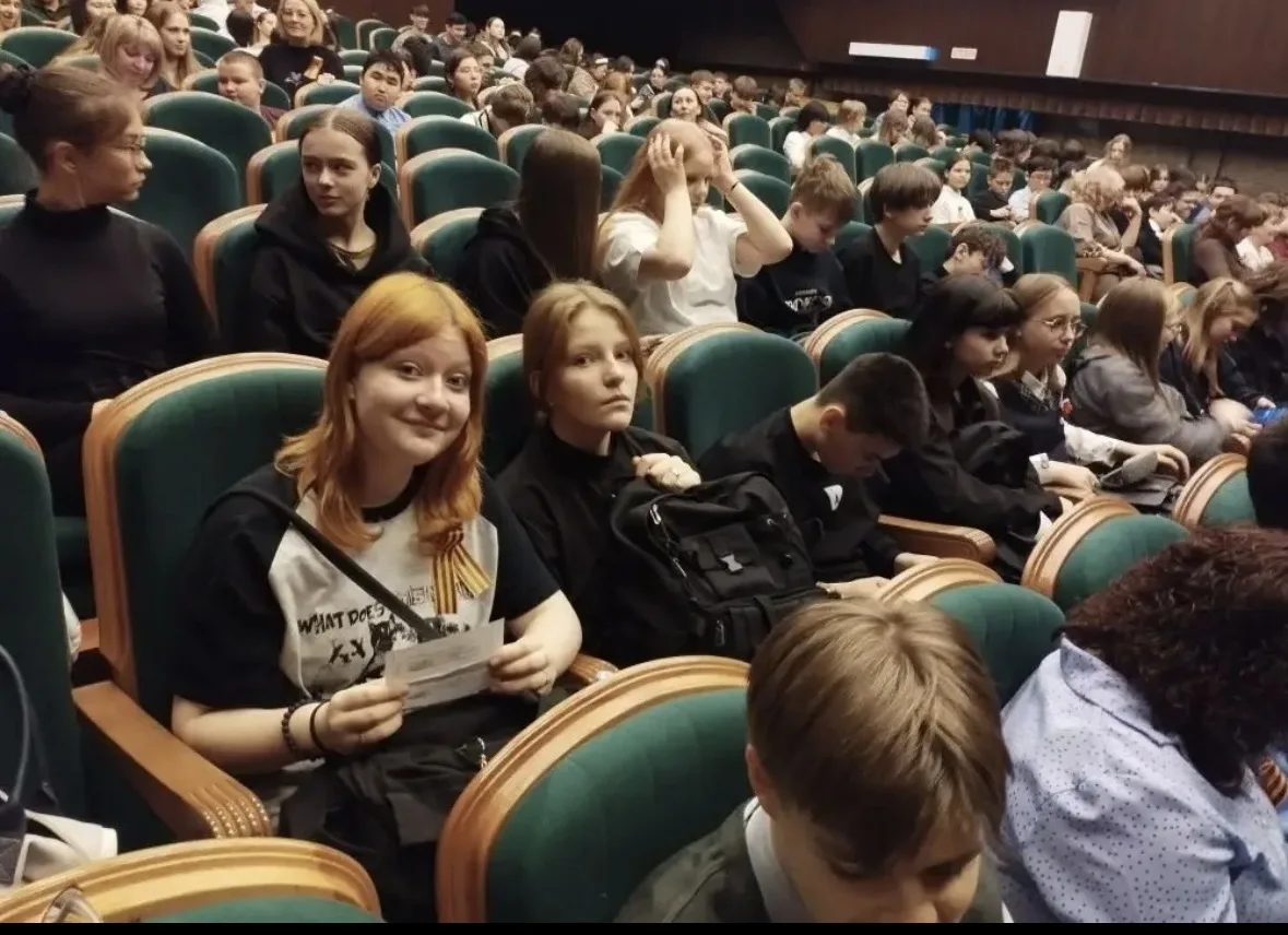 🎭30 апреля, учащиеся 7 А класса, СОШ N 9 посетили "Театр актёра и куклы" г. Нерюнгри. ...