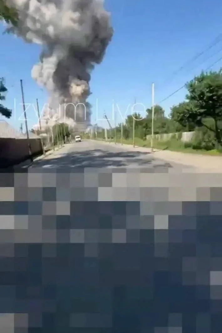 💥Российские войска нанесли ракетный удар по складу боеприпасов в Изюме Харьковской обл...