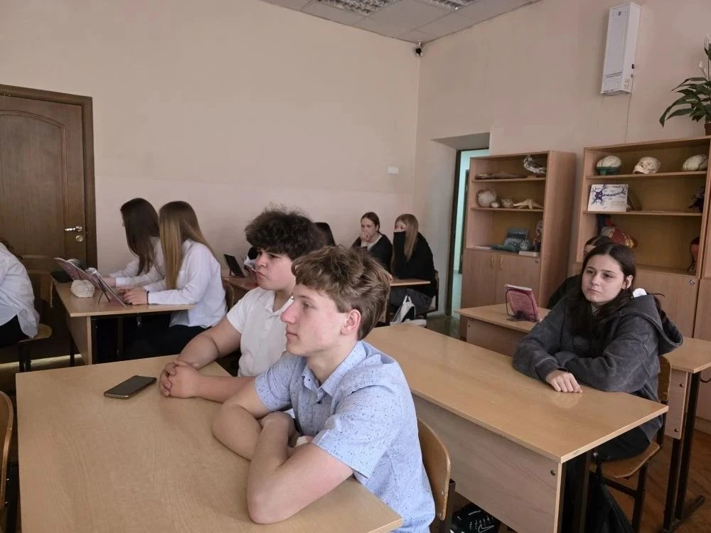 В МБОУ "Лицей экономический 71"прошли уроки посвященные экологическому празднику "Дню З...