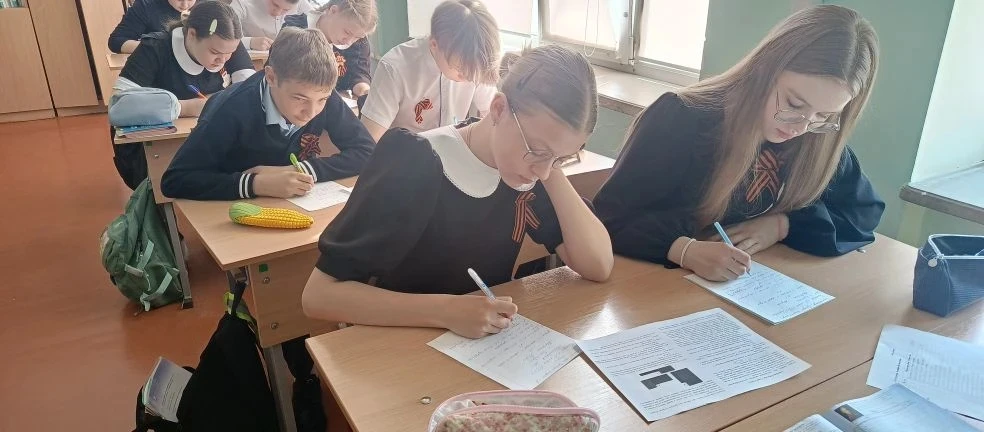 🥳 Сегодня наши ученики приняли участие в олимпиаде «Русагро. Старт в науку»!  Ребята с увлечением ре