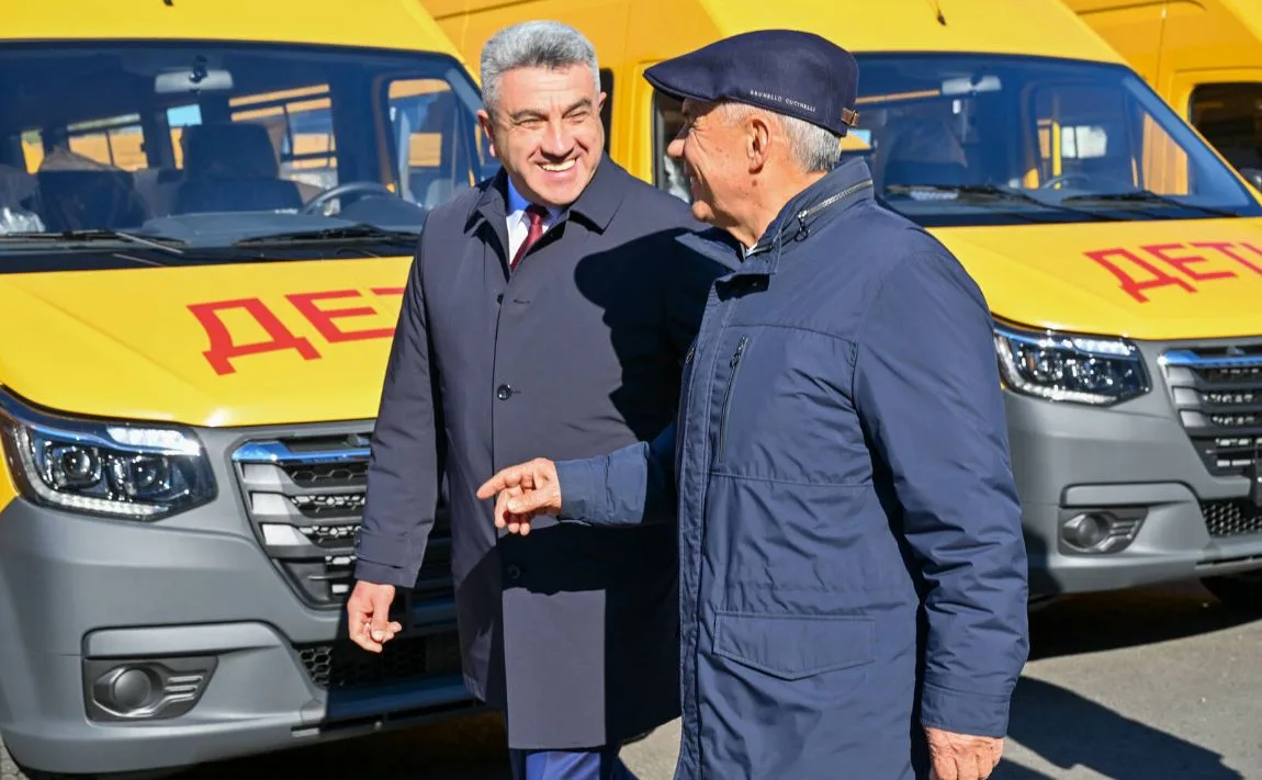 В День учителя Раис Республики Татарстан Рустам Нургалиевич Минниханов обратился к рабо...