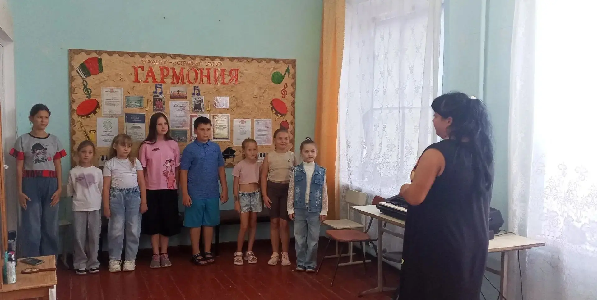 Для участников коллектива  вокально-эстрадного кружка "Гармония" МУК «КДЦ Шкуринского с...