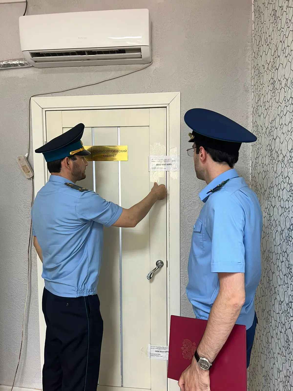 По искам прокуратуры Ногайского района суд запретил незаконную деятельность по оказанию стоматологич