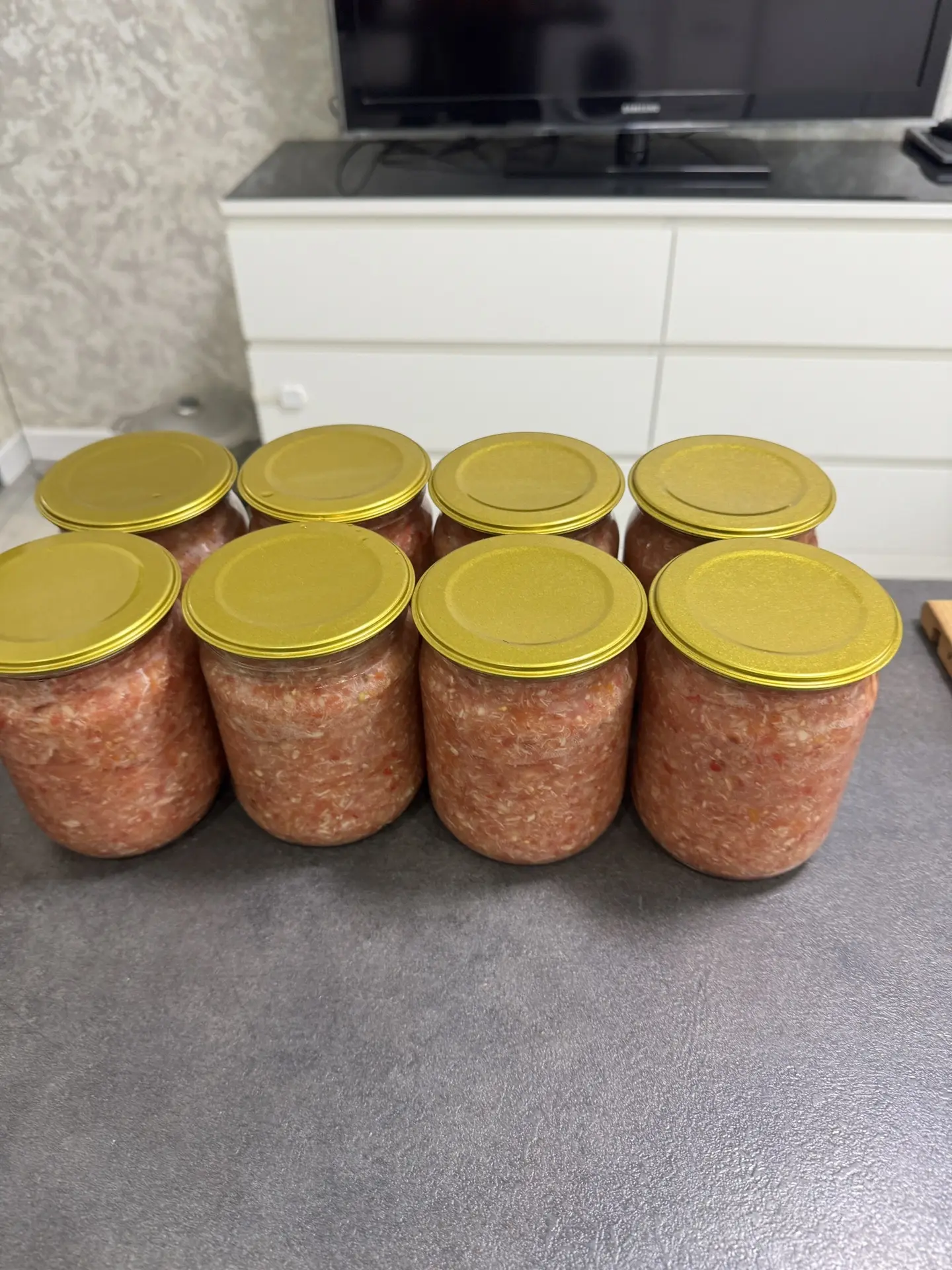 Время 4 часа дня, часть заданных задач выполнена. Бегу сейчас в птичник постелить солом...