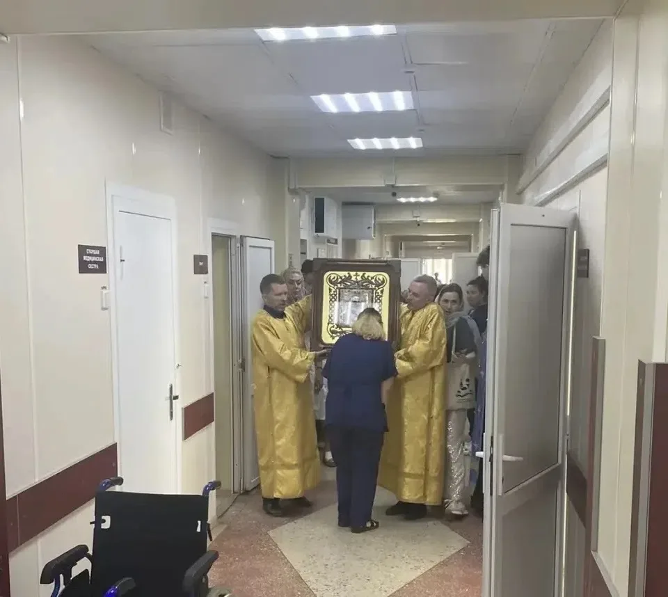 Чудотворную Казанскую Жадовскую икону Божией Матери доставили в ЦГКБ: фото