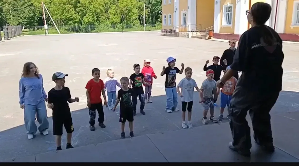 «У летних ворот мы водили хоровод»
Мастер-класс по современной хореографии

Лето — время движения, э