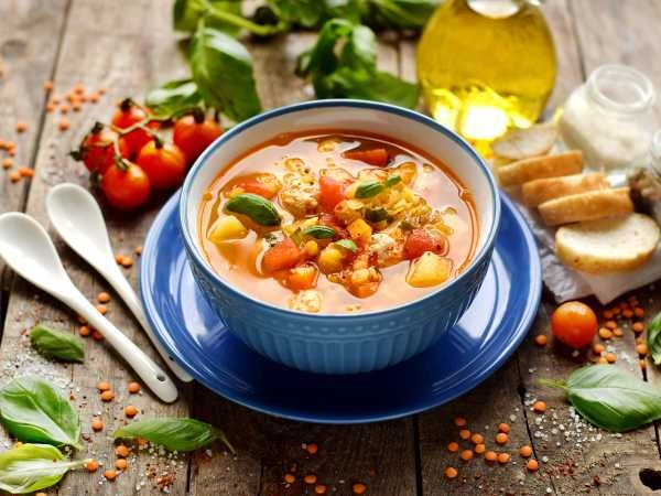 Томатный суп с чечевицей и куриными фрикадельками😍