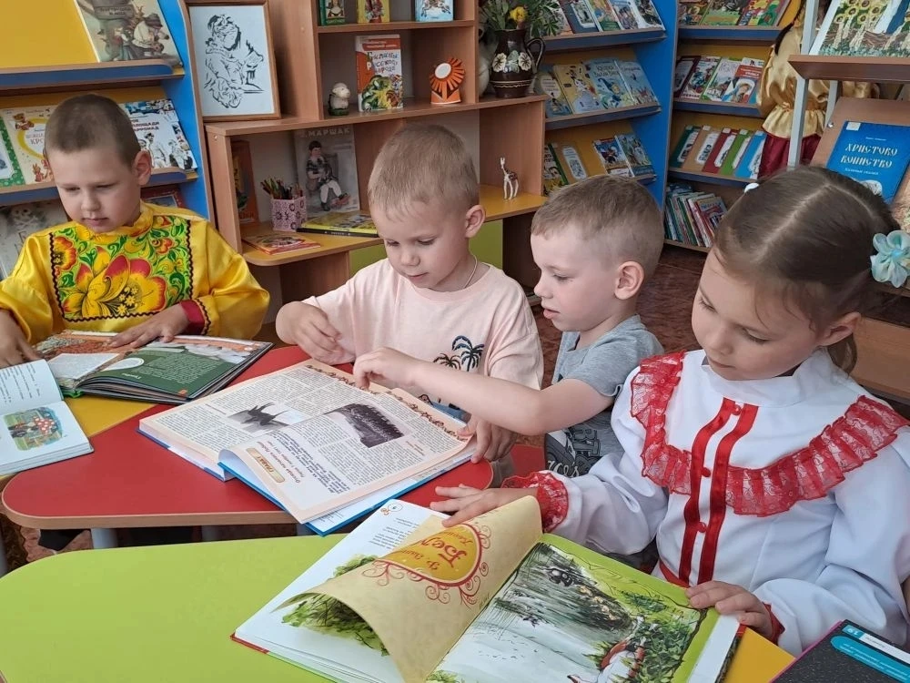 📚 В библиотеке хутора Старая Станица юным читателям рассказали о славе донского казачества  ✅ В рамк