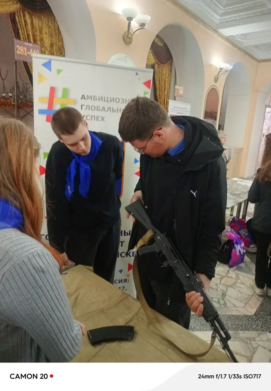 В будущее — с уверенностью: девяти- и одиннадцатиклассники школы посетили ярмарку трудоустройства  1