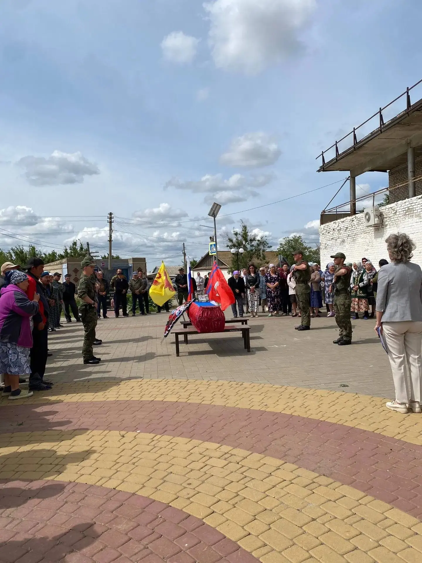 Сегодня на центральной площади хутора Прудентов состоялся торжественно-траурный митинг памяти Акмурз