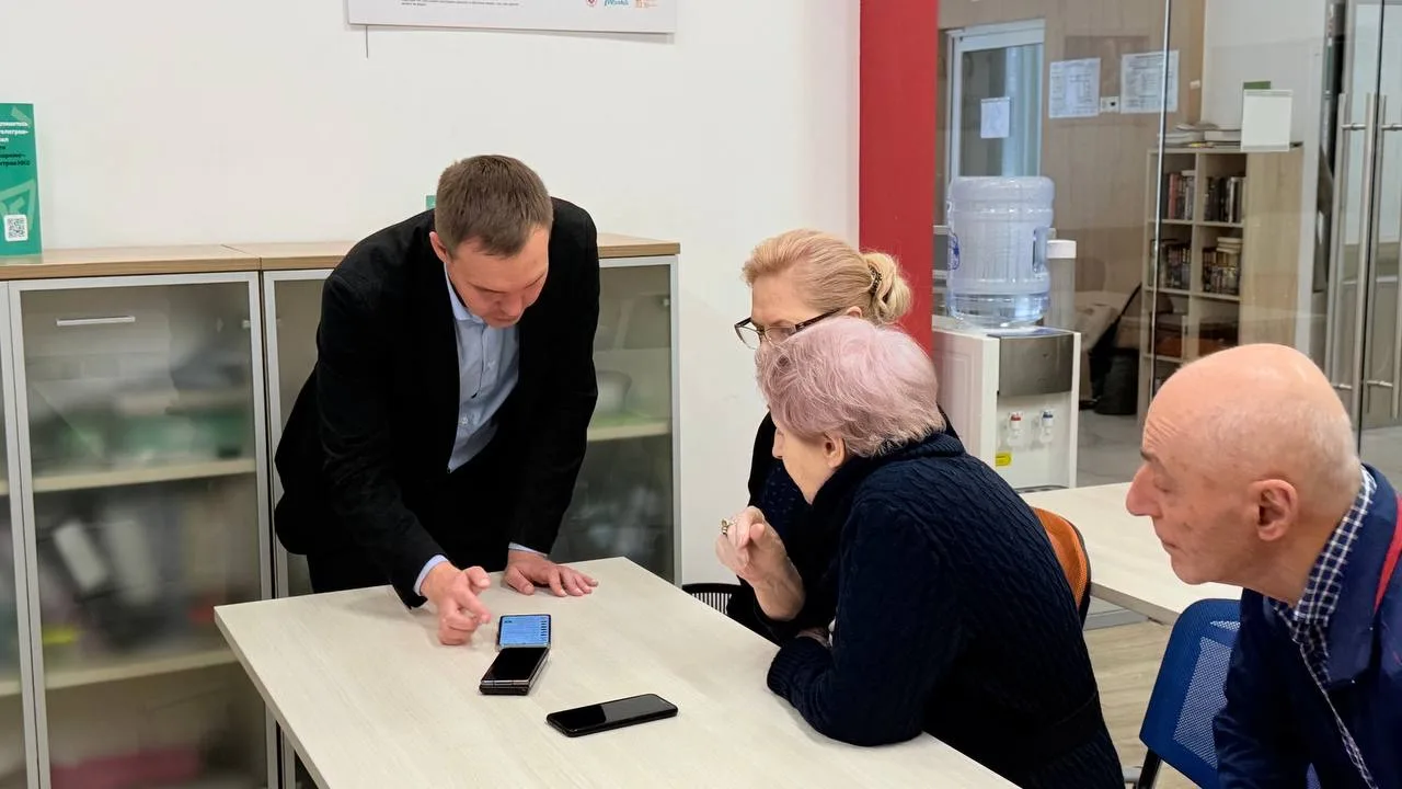 Помогаем ветеранам установить MAX  🗣️Сегодня состоялась встреча с представителями Совета ветеранов с
