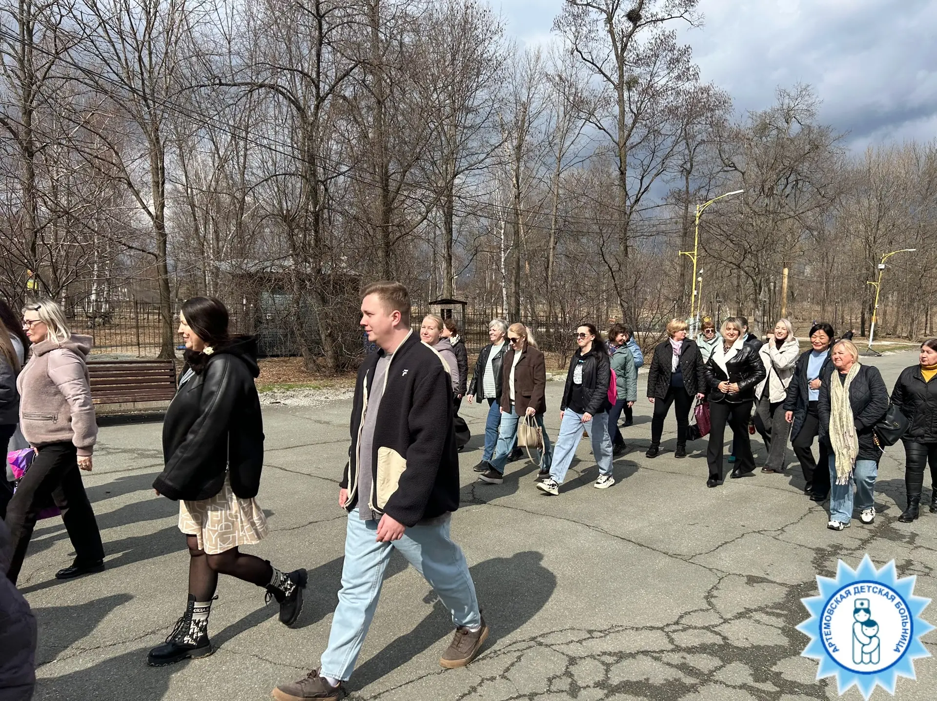 🏃Артёмовская детская больница поддержала акцию «10 000 шагов к жизни»  Сегодня, 6 апреля, в преддвер
