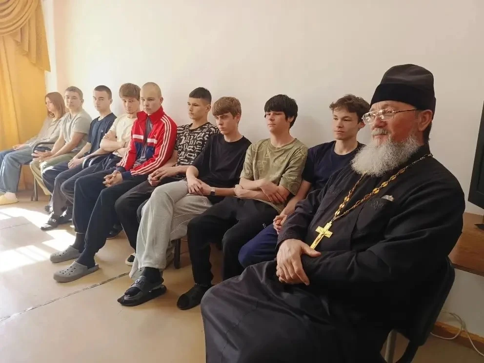 🕊️ Встреча с настоятелем храма Саввы Освященного: День Георгия Победоносца в техникуме  6 мая, в ден