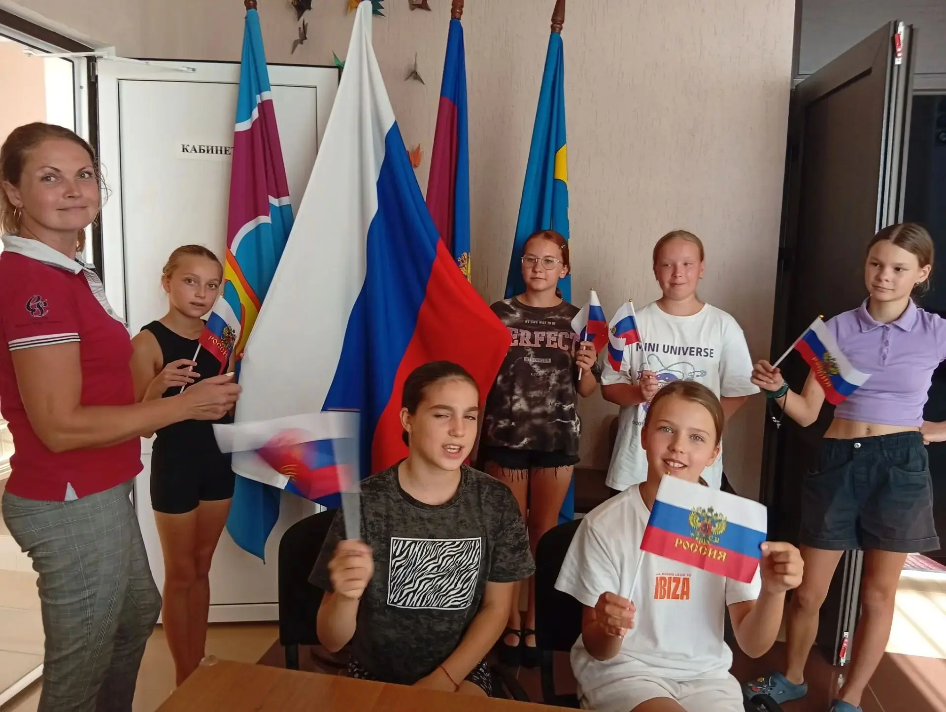🇷🇺Мы провели «Час патриотизма», посвящённый флагу России!