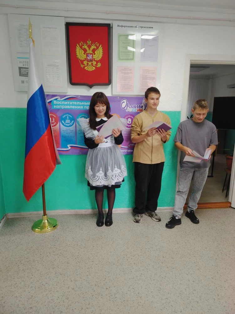 Вот и подошел к концу этот учебный год — день вручения аттестатов в 9 классе! 🎓 Позади девять лет ш