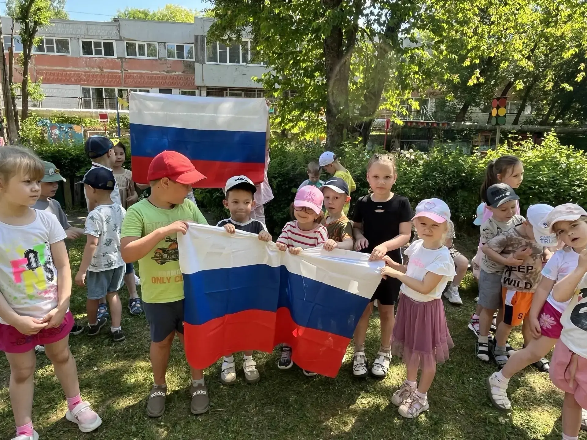 🇷🇺🌟В преддверии Дня России в нашем детском саду прошёл тематический день.

🇷🇺 Дети узнали о зна