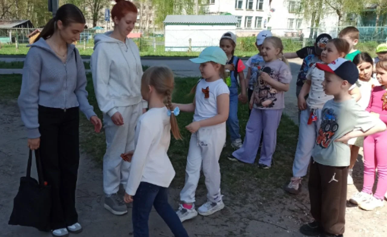 Воспитанники подготовительной группы приняли участие в акции "Георгиевская ленточка".