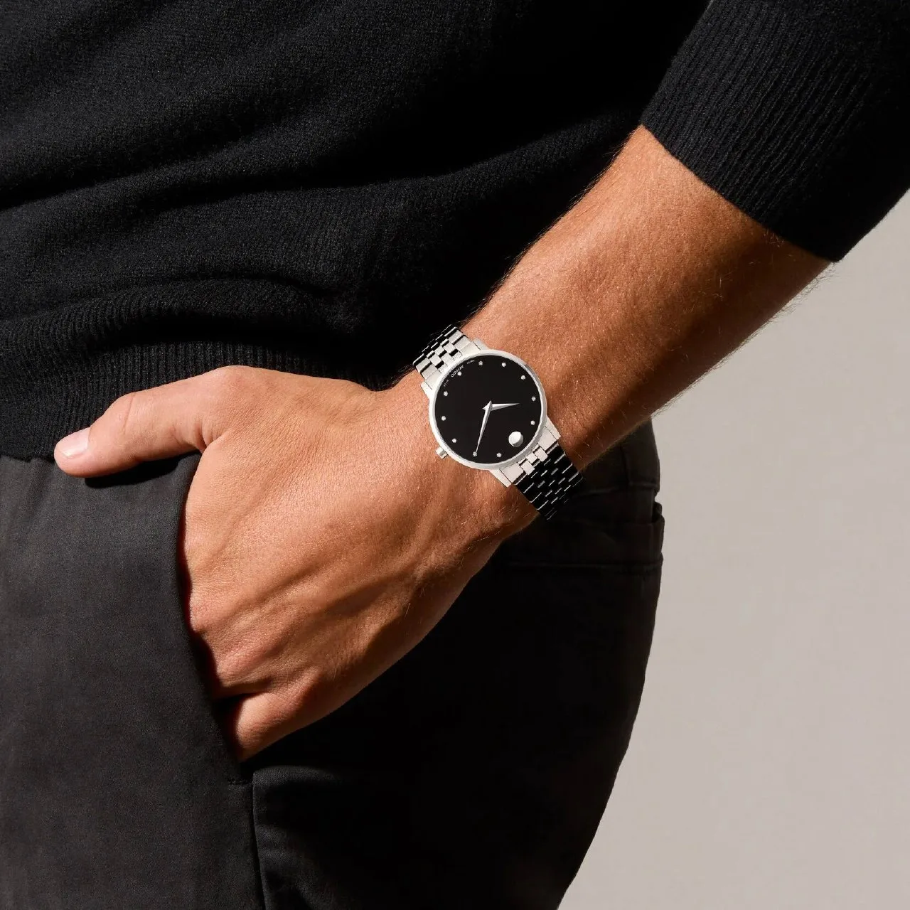 Уборщица в Красноярском аэропорту украла швейцарские часы фирмы Movado из лотка на досмотре.

Наталь