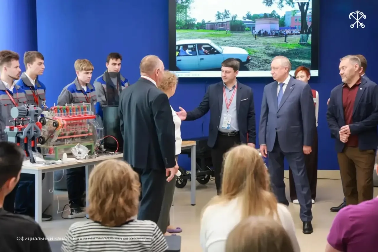 Этим летом открылась первая в Петербурге специализированная площадка для полного карьер...