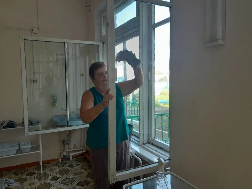 Совместными усилиями нашего коллектива в детском саду продолжается косметический ремонт...