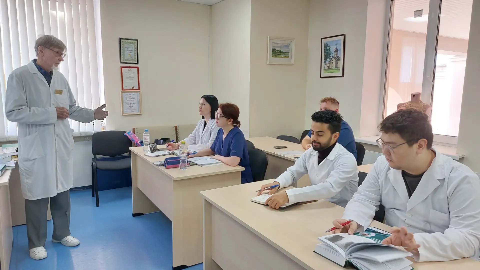 🎙В честь Дня медицинского работника мы организовали блиц-интервью для наших врачей

Отвечает доктор