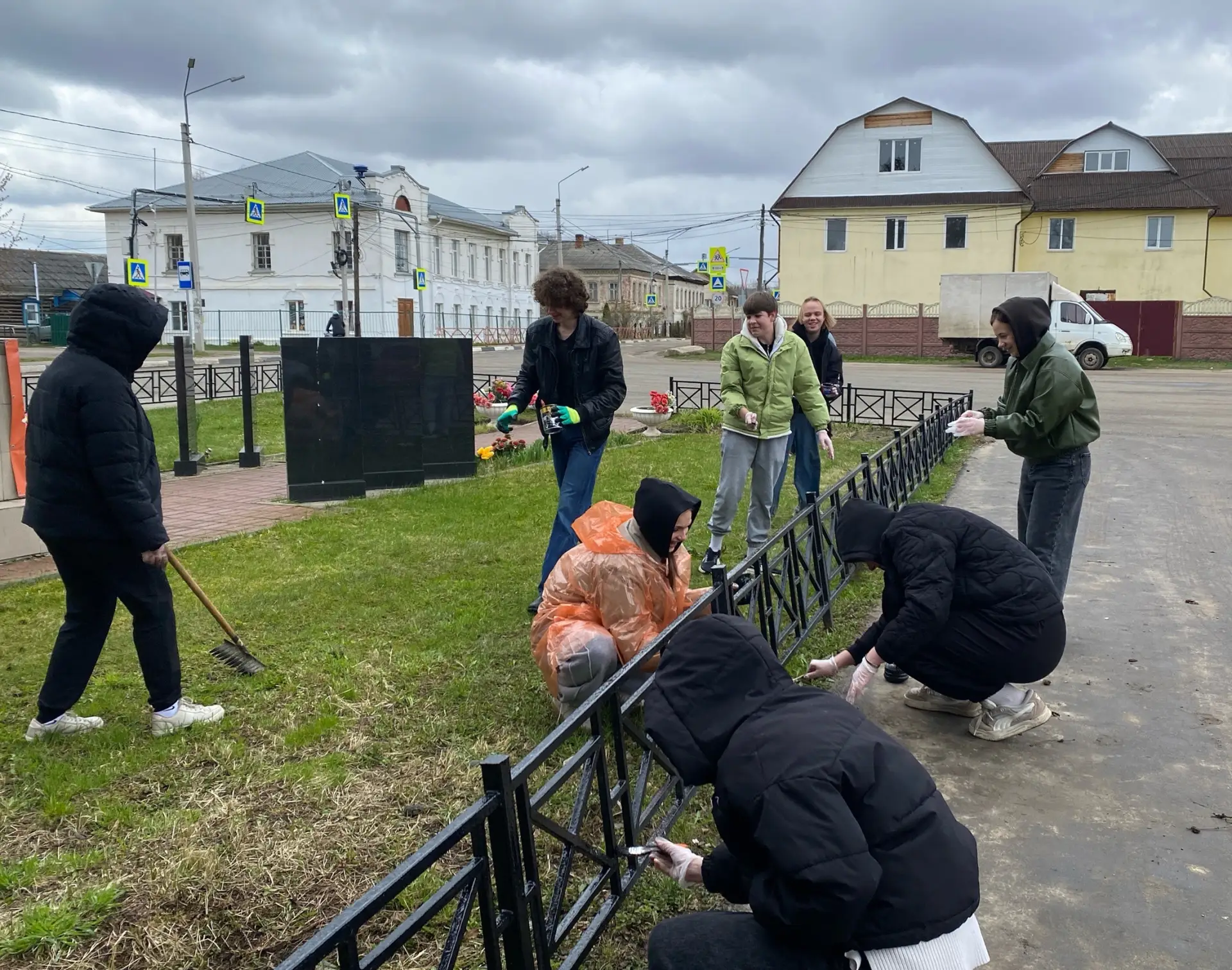 Первокурсники факультета социально-политических наук ЯрГУ провели волонтерскую акцию по уходу за мем