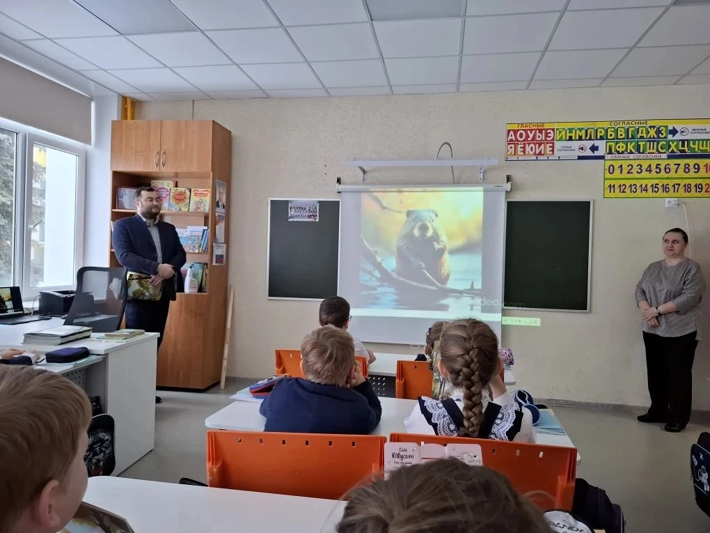 📢 День молодого избирателя в нашем классе! 🇷🇺  Сегодня у нас был необычный и очень важный урок! К на
