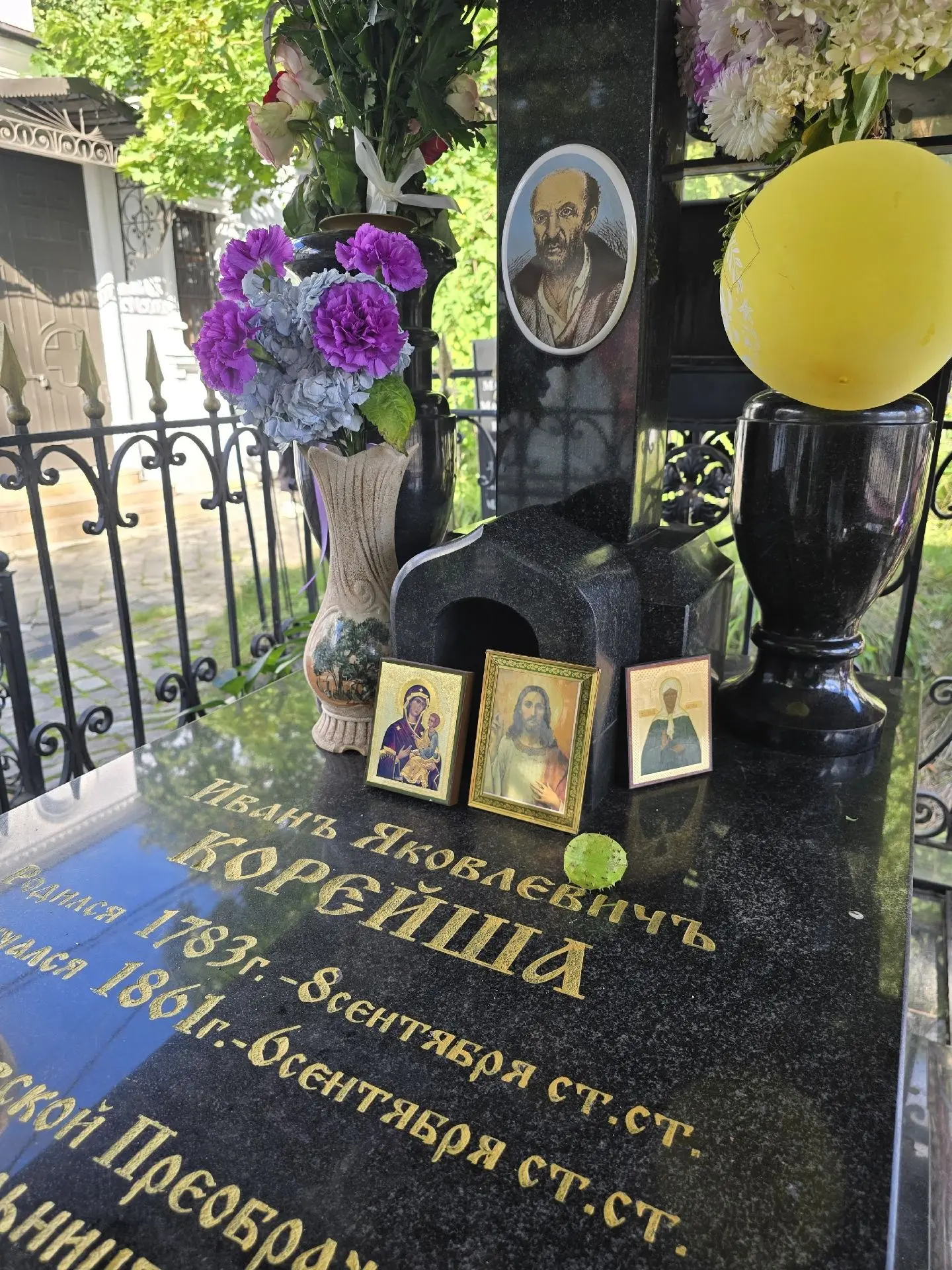 Мы проверили! Поезд метро в районе церкви Ильи Пророка в московском районе Черкизово де...