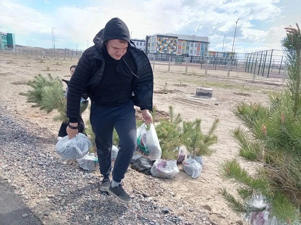 Белоярская средняя школа не осталась в стороне от заботы о родном селе! По инициативе Администрации 