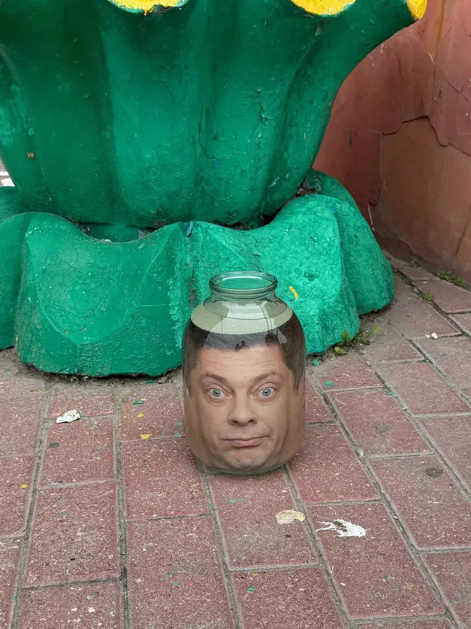 Наткнулся на такую банку в центре 🧐